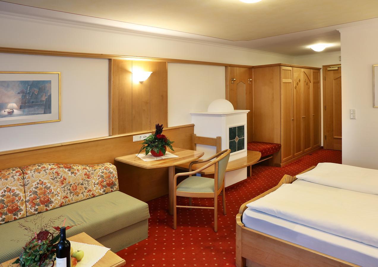 Hotel Maria Theresia Silandro Dış mekan fotoğraf