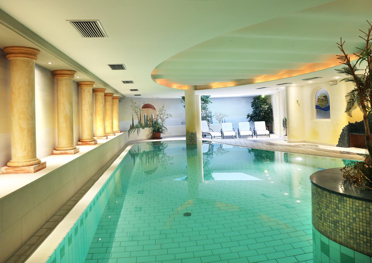 Hotel Maria Theresia Silandro Dış mekan fotoğraf