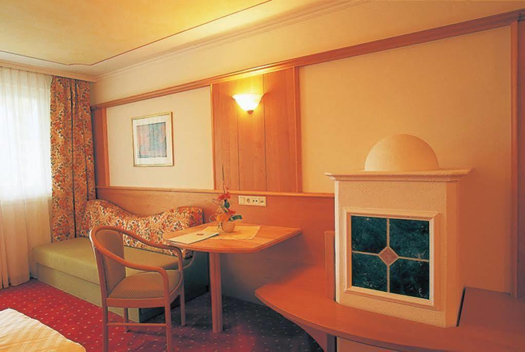 Hotel Maria Theresia Silandro Dış mekan fotoğraf
