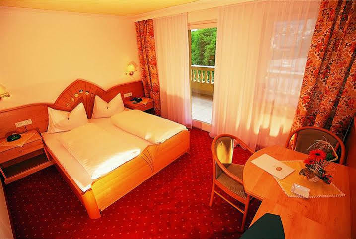 Hotel Maria Theresia Silandro Dış mekan fotoğraf