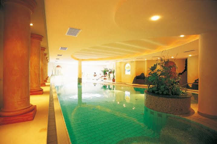 Hotel Maria Theresia Silandro Dış mekan fotoğraf